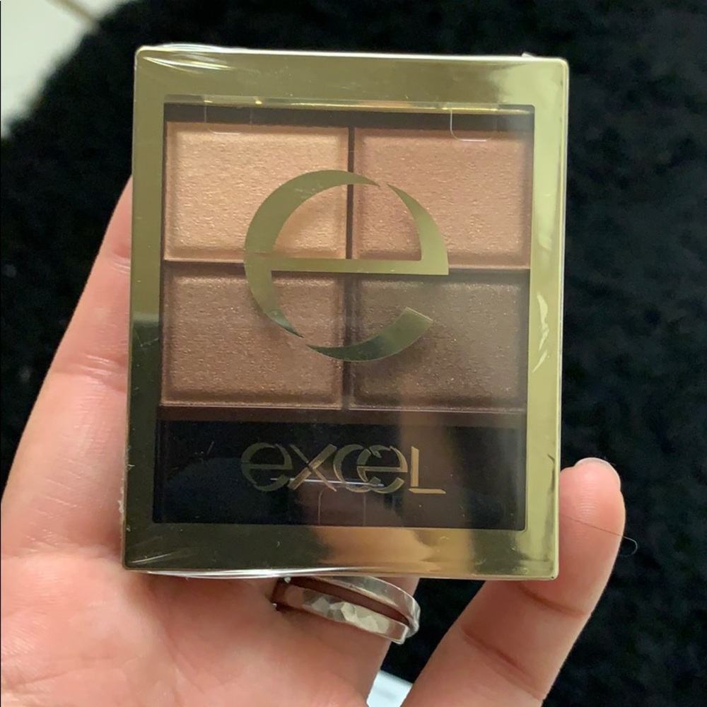 NWT excel eye shadow SR03